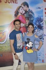 Yami Gautam, Pulkit Samrat at junooniyat press meet in delhi on 22nd June 2016 (6)_576aa140d6fd7.jpg