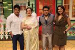 Govinda, Sunita Ahuja, Tina Ahuja, Kapil Sharma on the sets of The Kapil Sharma show on 22nd June 2016. (8)_576baa204c678.jpg