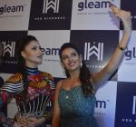 Urvashi Rautela at the launch of Her highness mega fashion chain presented by gleam group of companies in Delhi on 24th June 2016 (11)_576e6f8464c82.jpg