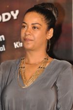 Mumaith Khan Photoshoot(39)_576fc3319377d.jpg