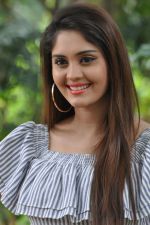 Surabhi Photoshoot(90)_576fc36a0ee1f.jpg