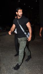 John Abraham snapped at the airport on June 26, 2016 (2)_5770f9090d0b3.JPG
