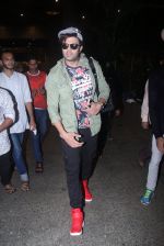 Manish Paul at the airport on June 26, 2016 (6)_5770f878ee433.JPG