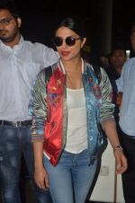 Priyanka Chopra at the airport on June 26, 2016 (9)_5770f8c44e136.JPG