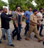 Arjun Kapoor at Road Safety Awareness Campaign in India Gate, New Delhi on 28th June 2016 (48)_577355965a39a.JPG