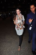 Evelyn Sharma snapped at airport on 29th June 2016 (8)_5774a1a58acc4.JPG
