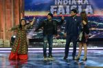 Salman Khan, Anushka Sharma promotes Sultan on the finale episode of India_s Got Talent shoot on 30th June 2016 (17)_57752ccf631a1.JPG