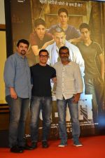 Aamir Khan, Siddharth Roy Kapoor at Dangal Launch on 4th July 2016 (7)_577a677c4b5c1.jpg