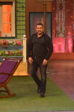 Salman Khan on the sets of The Kapil Sharma Show on 3rd July 2016 (51)_577a03e3ea92c.JPG