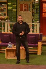 Salman Khan on the sets of The Kapil Sharma Show on 3rd July 2016 (55)_577a03e75ecb3.JPG