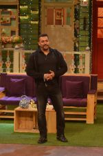 Salman Khan on the sets of The Kapil Sharma Show on 3rd July 2016 (56)_577a03e83a75a.JPG