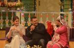 Salman Khan, Anushka Sharma on the sets of The Kapil Sharma Show on 3rd July 2016 (108)_577a0418a73e2.JPG