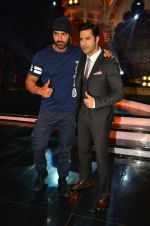 John Abraham, Varun Dhawan pomote Dishoom on the sets of India_s Got Talent on 6th July 2016 (16)_577dd852a03ee.jpg