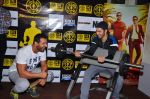 John Abraham and Varun Dhawan at gold gym in Mumbai on 9th July 2016 (13)_57810fe0d0662.jpg