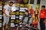 John Abraham and Varun Dhawan at gold gym in Mumbai on 9th July 2016 (22)_5781126668918.JPG