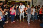 John Abraham and Varun Dhawan at gold gym in Mumbai on 9th July 2016 (6)_57810fc6d7c80.jpg