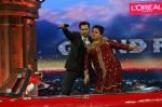 Varun Dhawan raps with Bharti Singh on India_s Got Talent_5781b36f16c5d.JPG