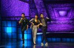 Varun Dhawan, Jacqueline Fernandez promote Dishoom on the sets of Dance 2 plus on 11th July 2016 (21)_5783d0a233f0f.jpg