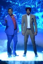 Shoaib Akhtar and Harbhajan Singh on the sets of Life Ok new show Mazak Mazak Me promo shoot on 11th July 2016 (13)_57847630cd295.JPG