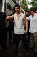 Varun Dhawan snapped on  the sets of So You Think you can dance on 12th July 2016 (50)_5785318dd1cdd.JPG