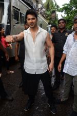 Varun Dhawan snapped on the sets of So You Think you can dance on 12th July 2016-1(68)_578537397504a.JPG