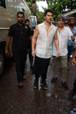 Varun Dhawan snapped on the sets of So You Think you can dance on 12th July 2016-1(70)_5785373a98e93.JPG