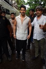 Varun Dhawan snapped on the sets of So You Think you can dance on 12th July 2016-1(71)_5785373b5d6c8.JPG