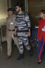 Ranveer Singh arrives in Mumbai airport on 14th July 2016 (2)_57874123b9941.JPG