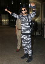 Ranveer Singh arrives in Mumbai airport on 14th July 2016 (3)_578741246c0c0.JPG
