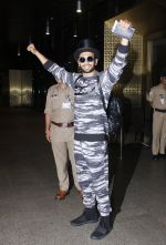 Ranveer Singh arrives in Mumbai airport on 14th July 2016 (4)_5787412520a34.JPG