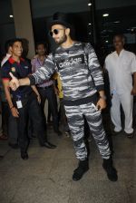 Ranveer Singh arrives in Mumbai airport on 14th July 2016 (8)_5787413b4159a.JPG