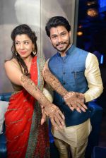 Sambhavna Seth with Avinash during the Wedding Mehandi Function at Sky Bar Rajori Garden in New Delhi on 13th July 2016 (8)_57871734a1bab.jpg