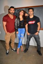 Jacqueline Fernandez, John Abraham, Varun Dhawan at Dishoom promotions in Mumbai on 17t (14)_578c666be174c.jpg