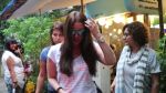 Kareena Kapoor snapped leaving salon on 17th July 2016 (21)_578c773f17714.jpg