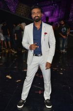 Remo D Souza at A Flying Jatt film promotions on the sets of Dance Plus Season 2 on 19th July 2016 (150)_578f1859517bc.JPG