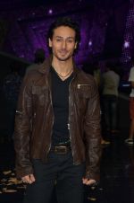 Tiger Shroff at A Flying Jatt film promotions on the sets of Dance Plus Season 2 on 19th July 2016 (155)_578f18a6930c5.JPG