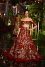 Deepika Padukone during the FDCI India Couture Week 2016 at the Taj Palace on July 21, 2016 (34)_57903d7eb2c9e.JPG