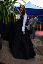 Kareena Kapoor Khan is snapped at shooting for an advertisement in Mumbai on July 20, 2016 (23)_5790510a66a41.JPG
