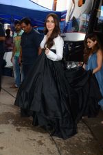 Kareena Kapoor Khan is snapped at shooting for an advertisement in Mumbai on July 20, 2016 (9)_579051007dd3e.JPG