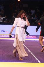 Sonakshi Sinha attended a Pro Kabbadi League game 2016 on 20th July 2016 (1)_579052b53f935.JPG