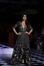 Bhumi Pednekar walk the ramp for Anita Dongre show at the FDCI India Couture Week 2016 on 21st July 2016 (308)_5791a5b4e9a47.JPG