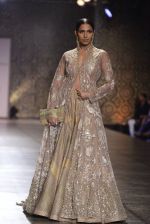 Model walks the ramp for Rimple and Harpreet Narula at the FDCI India Couture Week 2016 on 22 July 2016 (15)_57922e65ca242.JPG