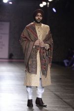 Model walks the ramp for Rimple and Harpreet Narula at the FDCI India Couture Week 2016 on 22 July 2016 (5)_57922e5c48fa2.JPG