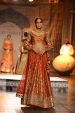 Models Walk the ramp for Reynu Taandon at the FDCI India Couture Week 2016 (11)_57922bd8b1256.JPG