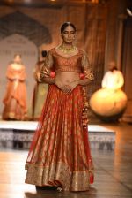 Models Walk the ramp for Reynu Taandon at the FDCI India Couture Week 2016 (12)_57922bd9a4ab4.JPG