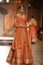 Models Walk the ramp for Reynu Taandon at the FDCI India Couture Week 2016 (16)_57922bddbb9a9.JPG