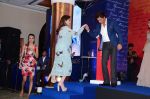 Shahrukh Khan, Nita Ambani at the launch of Gunjan Jain_s Book She Walks She Leads on 21st July 2016 (127)_5791ddd73e8e7.JPG