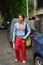 Tiger Shroff snapped outside his gym on 21st July 2016 (5)_5791de51d3175.JPG