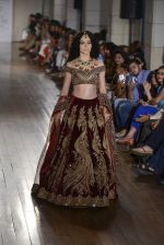 Kangana Ranaut walks for Manav Gangwani latest collection Begum-e-Jannat at the FDCI India Couture Week 2016 on 24 July 2016 (1)_5794c79d37559.JPG