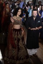 Kangana Ranaut walks for Manav Gangwani latest collection Begum-e-Jannat at the FDCI India Couture Week 2016 on 24 July 2016 (8)_5794c7a3745b1.JPG